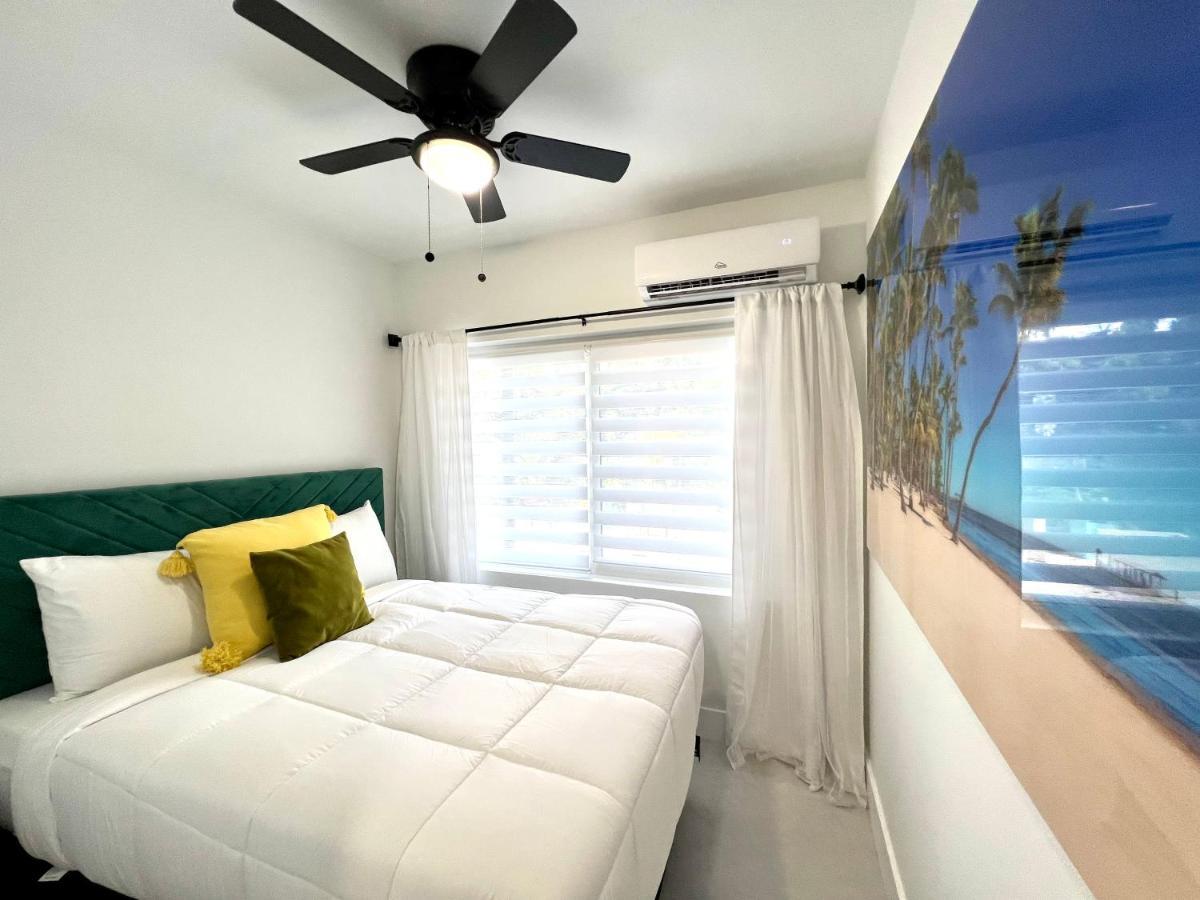 3 Seasons At The Carrington 3 Separate 2 Bedroom 1 Bathroom Apartments And A 3 Bedroom 2 Bathroom Villa Miami Eksteriør bilde
