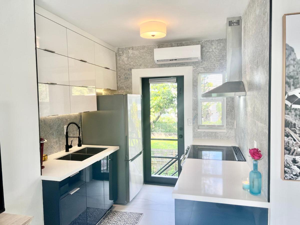3 Seasons At The Carrington 3 Separate 2 Bedroom 1 Bathroom Apartments And A 3 Bedroom 2 Bathroom Villa Miami Eksteriør bilde