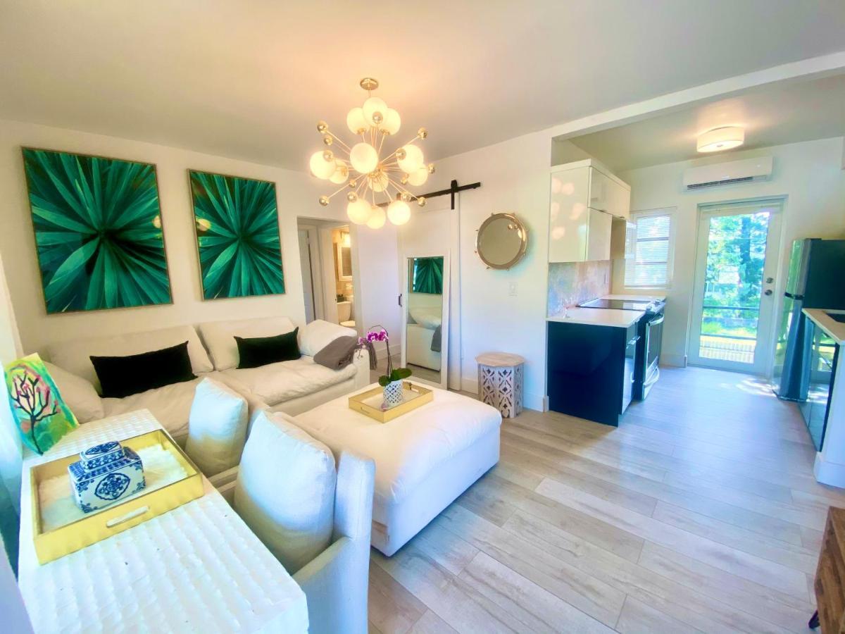 3 Seasons At The Carrington 3 Separate 2 Bedroom 1 Bathroom Apartments And A 3 Bedroom 2 Bathroom Villa Miami Eksteriør bilde