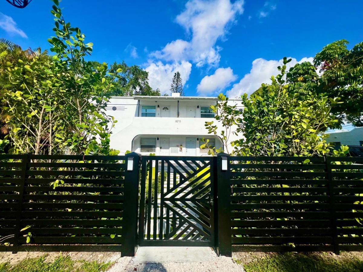 3 Seasons At The Carrington 3 Separate 2 Bedroom 1 Bathroom Apartments And A 3 Bedroom 2 Bathroom Villa Miami Eksteriør bilde