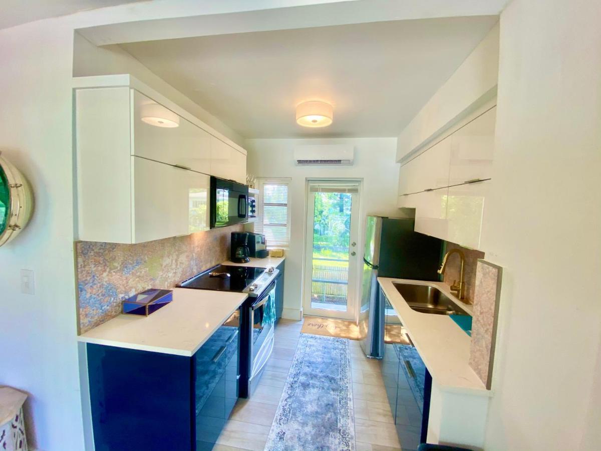 3 Seasons At The Carrington 3 Separate 2 Bedroom 1 Bathroom Apartments And A 3 Bedroom 2 Bathroom Villa Miami Eksteriør bilde