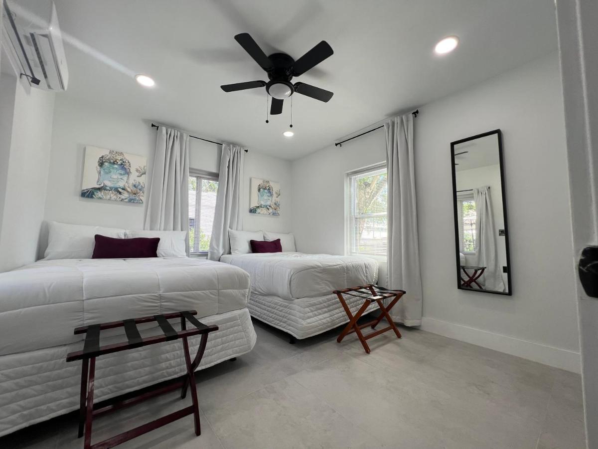 3 Seasons At The Carrington 3 Separate 2 Bedroom 1 Bathroom Apartments And A 3 Bedroom 2 Bathroom Villa Miami Eksteriør bilde