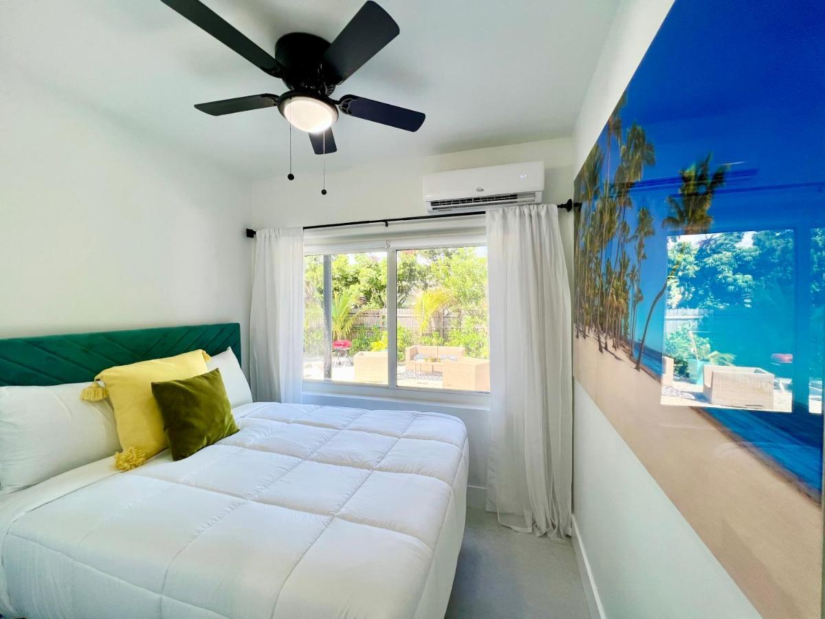 3 Seasons At The Carrington 3 Separate 2 Bedroom 1 Bathroom Apartments And A 3 Bedroom 2 Bathroom Villa Miami Eksteriør bilde