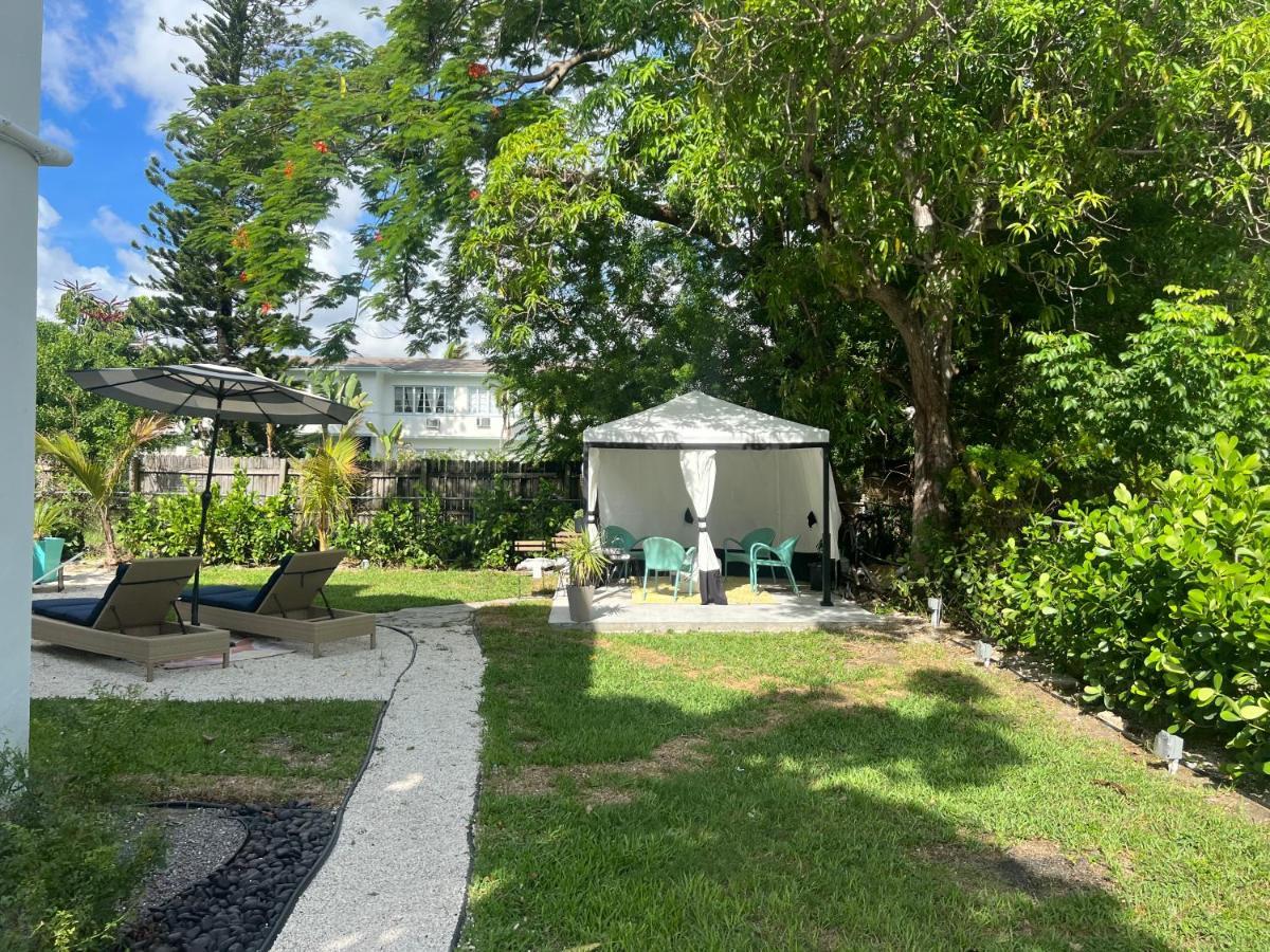 3 Seasons At The Carrington 3 Separate 2 Bedroom 1 Bathroom Apartments And A 3 Bedroom 2 Bathroom Villa Miami Eksteriør bilde
