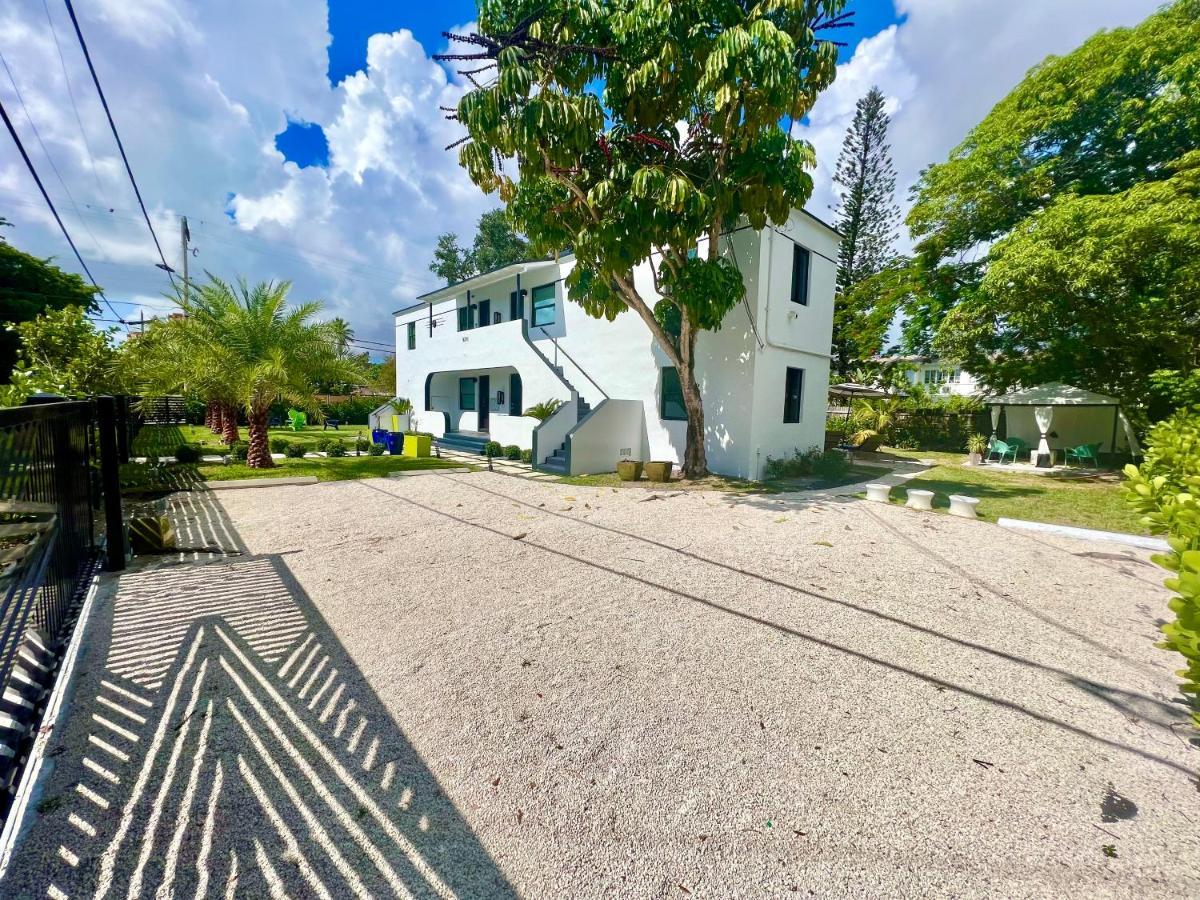 3 Seasons At The Carrington 3 Separate 2 Bedroom 1 Bathroom Apartments And A 3 Bedroom 2 Bathroom Villa Miami Eksteriør bilde