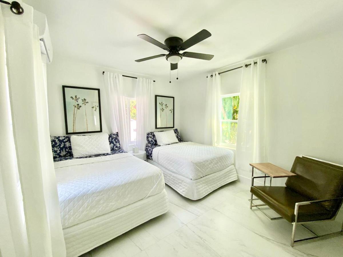 3 Seasons At The Carrington 3 Separate 2 Bedroom 1 Bathroom Apartments And A 3 Bedroom 2 Bathroom Villa Miami Eksteriør bilde