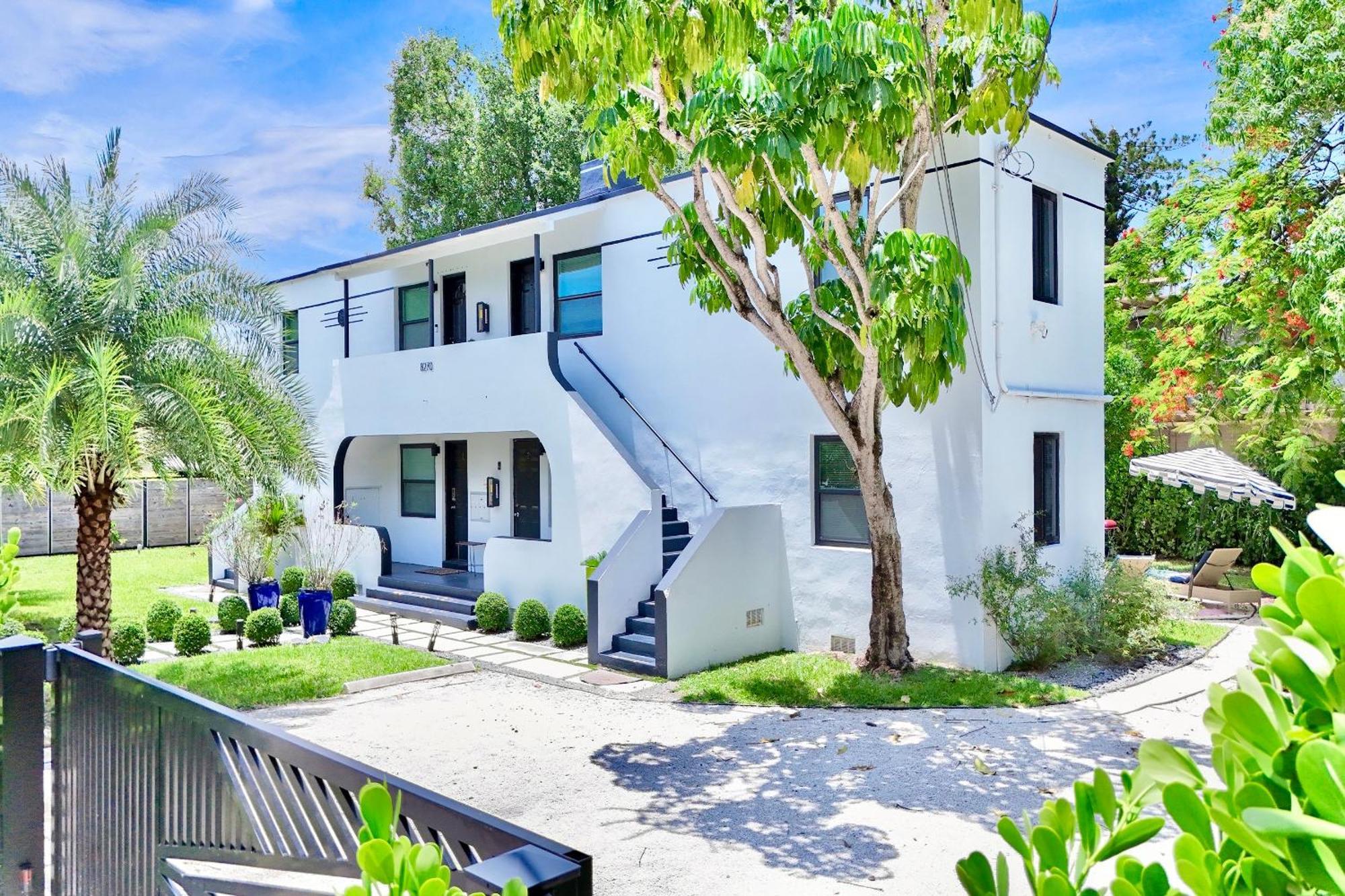 3 Seasons At The Carrington 3 Separate 2 Bedroom 1 Bathroom Apartments And A 3 Bedroom 2 Bathroom Villa Miami Eksteriør bilde